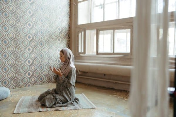Muslim mom finding spiritual connection through prayer during a busy day at home